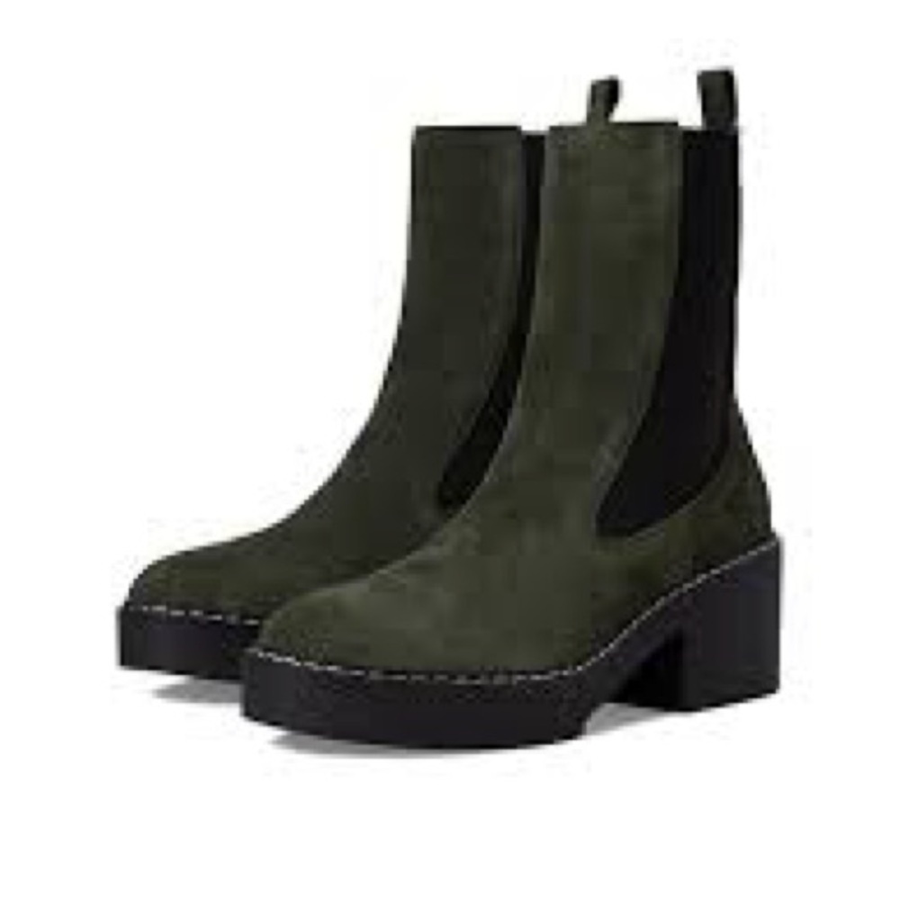 NWOB Gorgeous Nine West Olive Green Doleas Chelsea Boot Leather Suede Block Heel